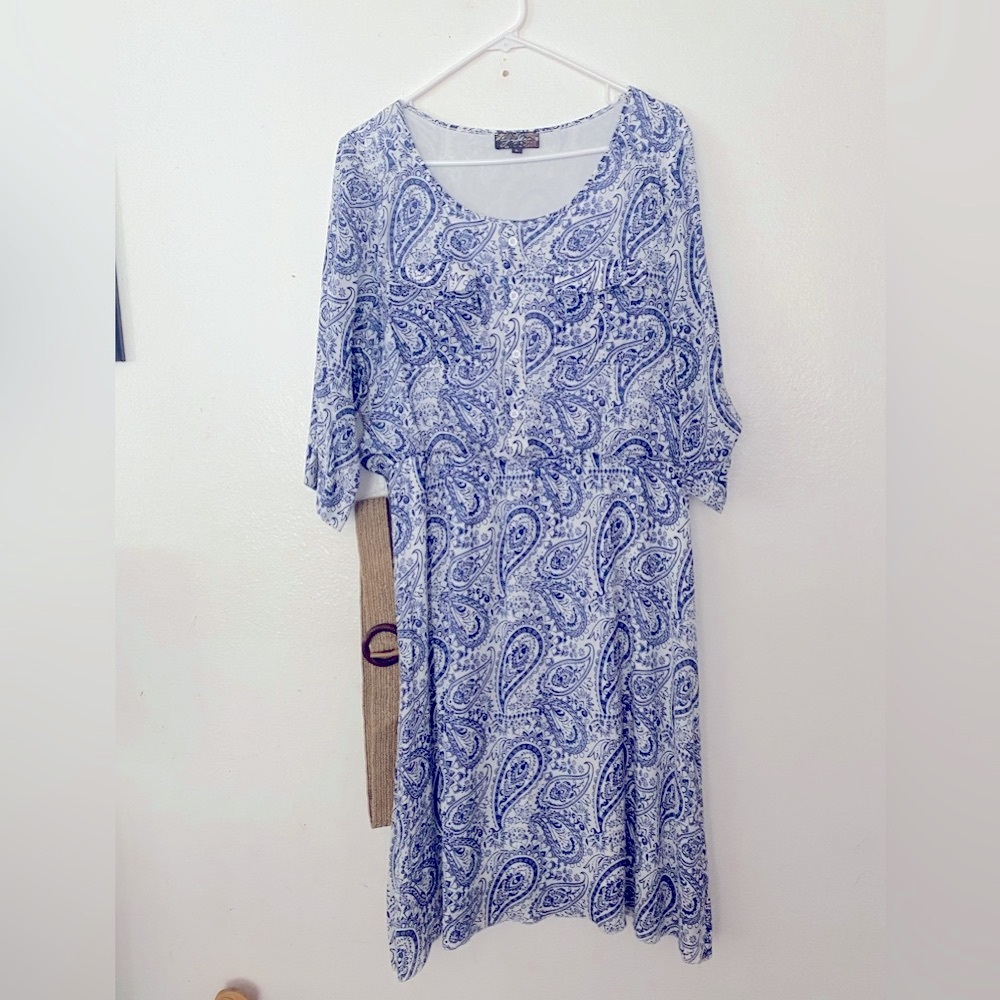 Elegant Blue and White Paisley Long Sleeve Dress